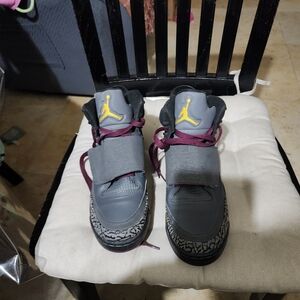 Men's Jordan Son Of Mars' Bordeaux Sneakers Size 6